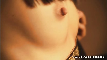 Toket kencang kumpulan video bokep sedarah MILF dengan payudara besar mendapat mencerca keras